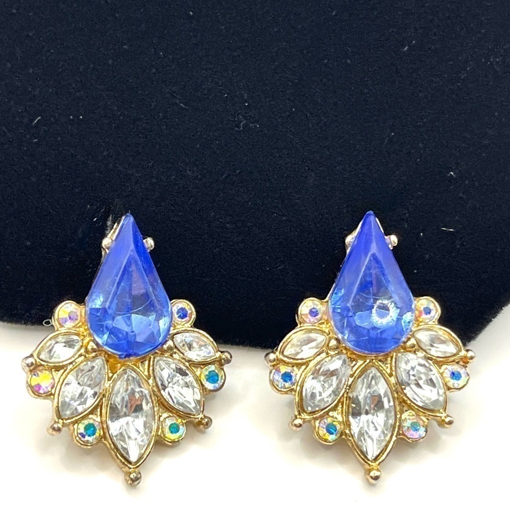 Beautiful Blue and clear rhinestones pierced earrings with Aurora Borealis 💙 - Picture 4 of 11